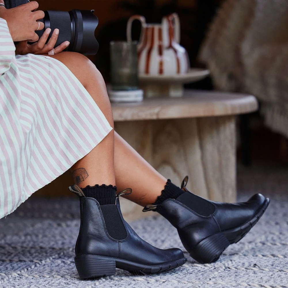 Black Blundstone 1671 heeled boots